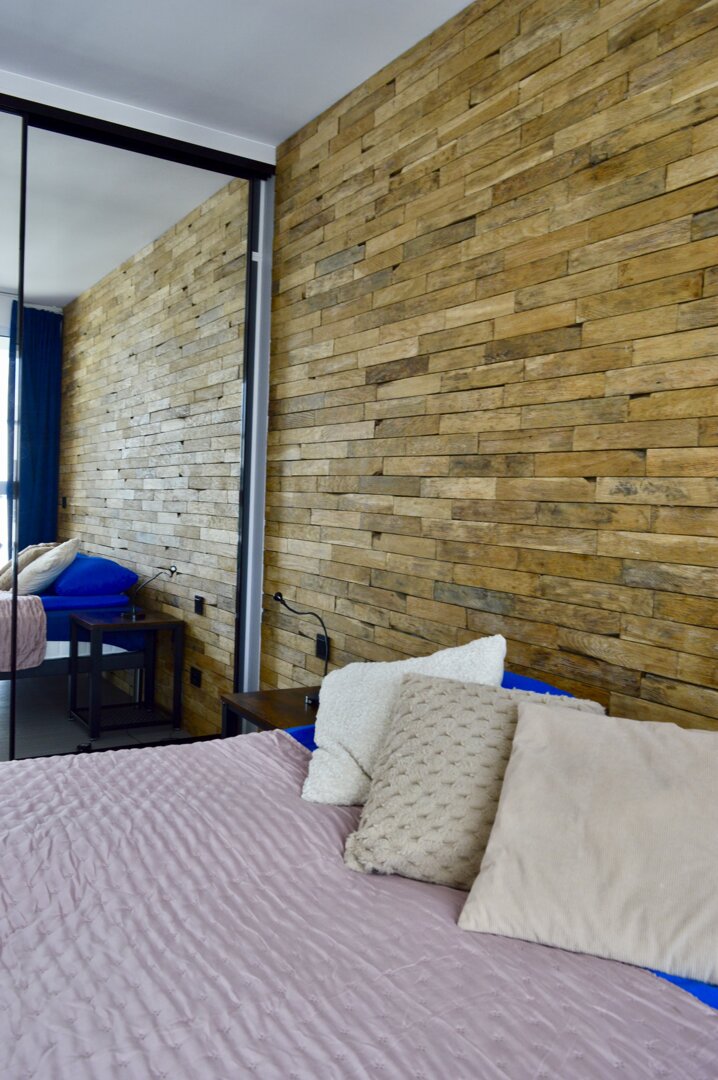 RE JOANNA DURAJ - 21