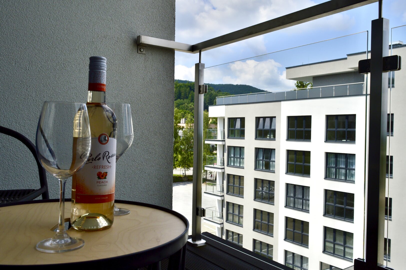 RE JOANNA DURAJ - 23