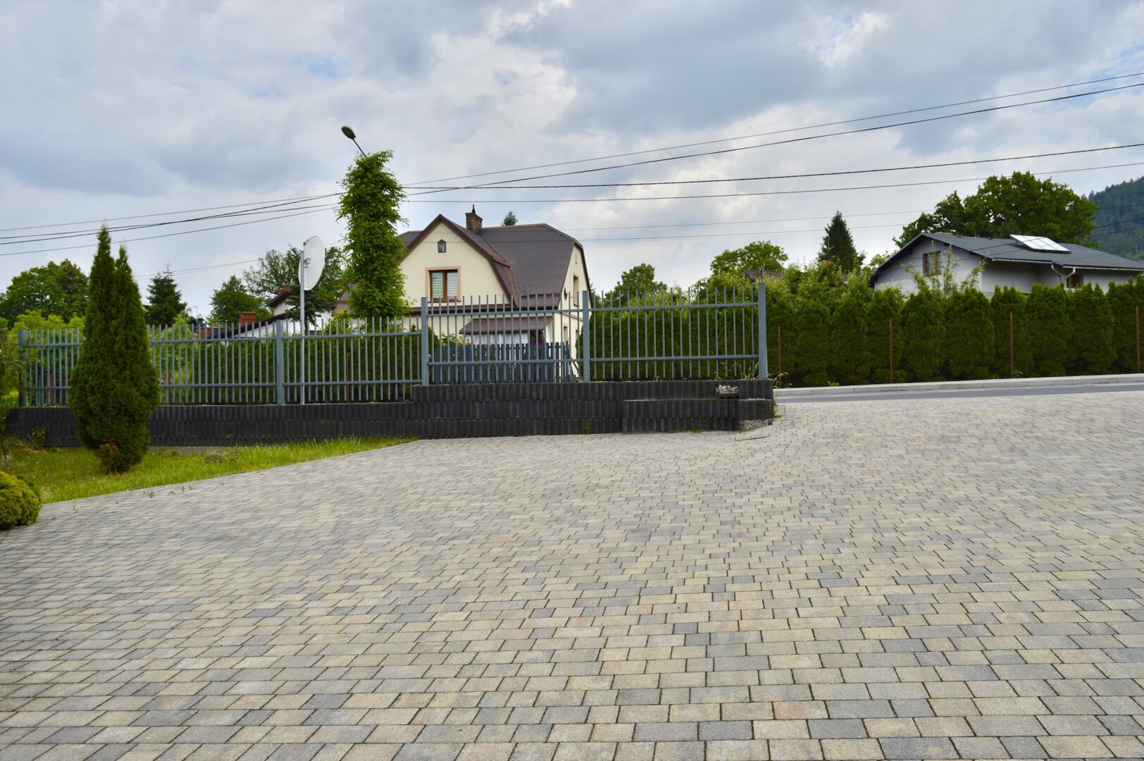 RE JOANNA DURAJ - 11