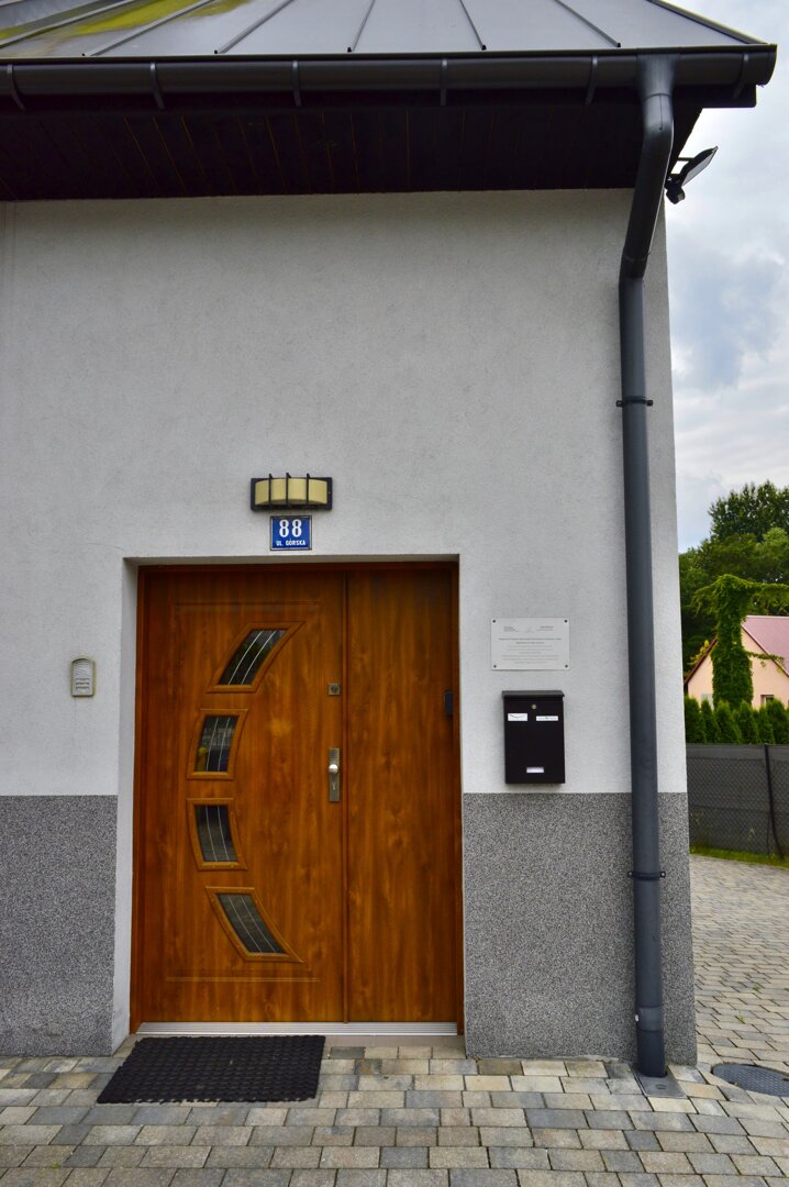 RE JOANNA DURAJ - 16