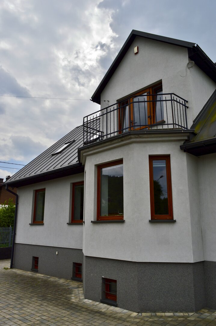 RE JOANNA DURAJ - 17