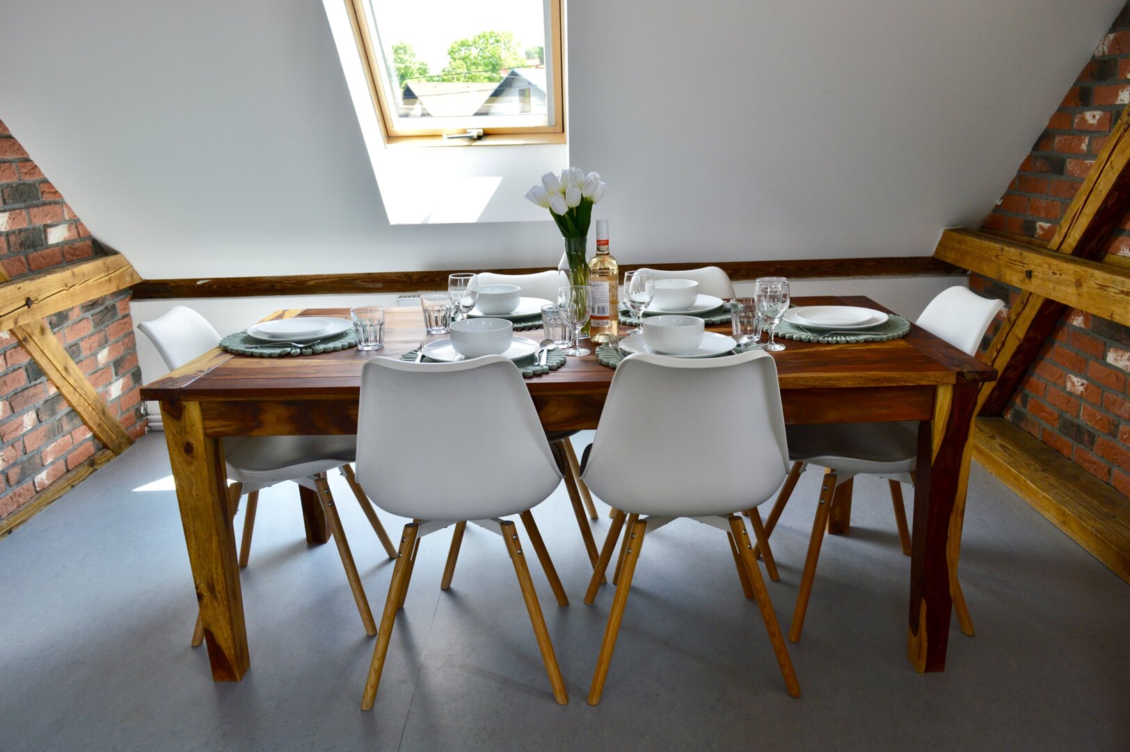 RE JOANNA DURAJ - 23