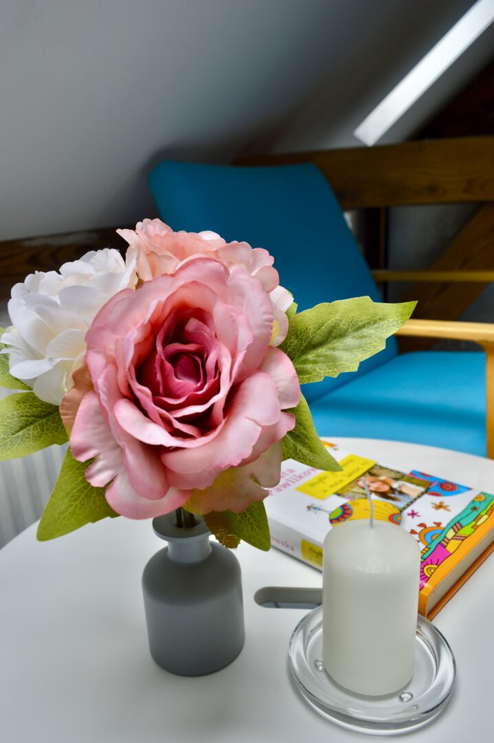 RE JOANNA DURAJ - 36