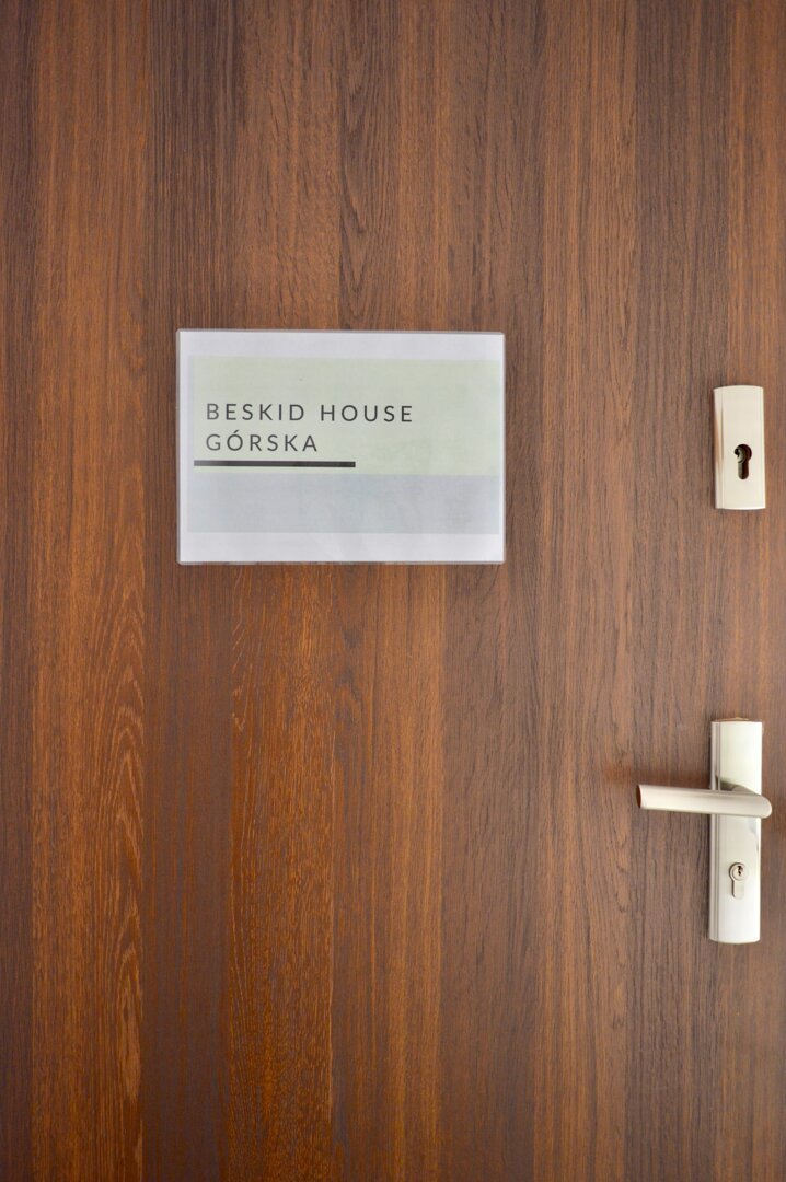 RE JOANNA DURAJ - 43