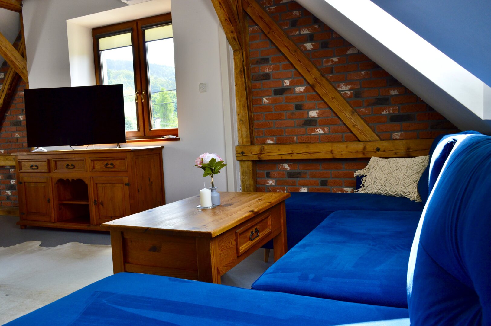 RE JOANNA DURAJ - 57