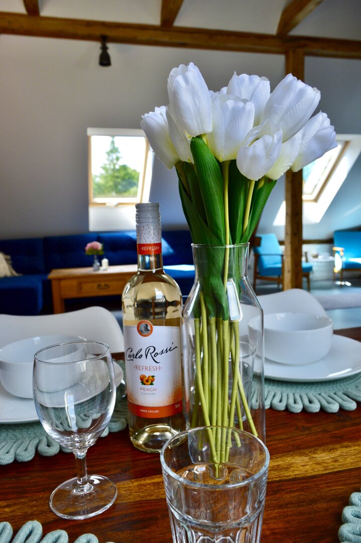 RE JOANNA DURAJ - 61