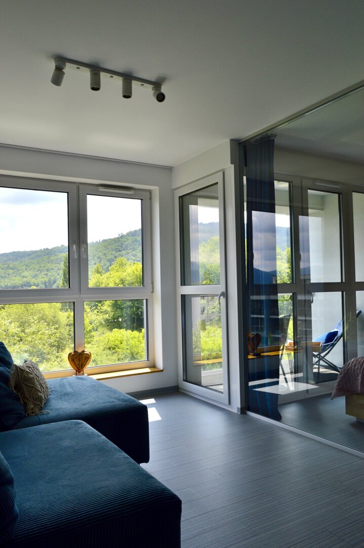 RE JOANNA DURAJ - 10