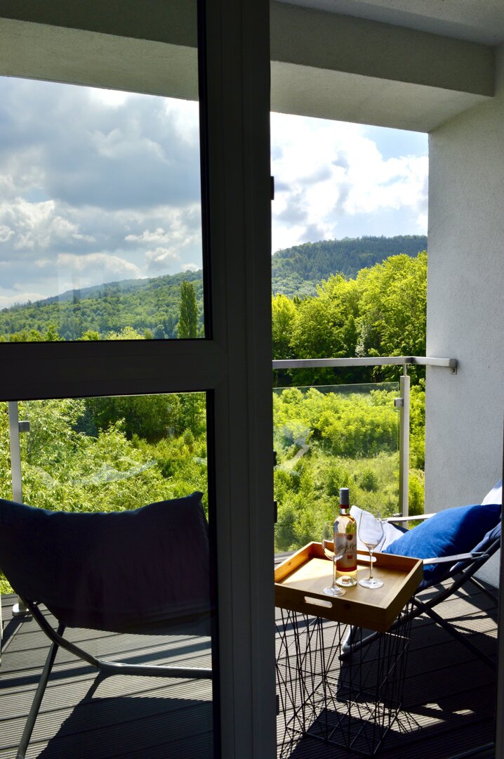 RE JOANNA DURAJ - 14