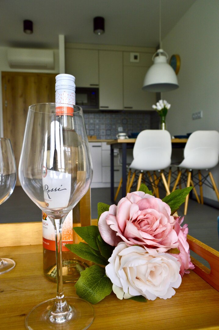 RE JOANNA DURAJ - 21