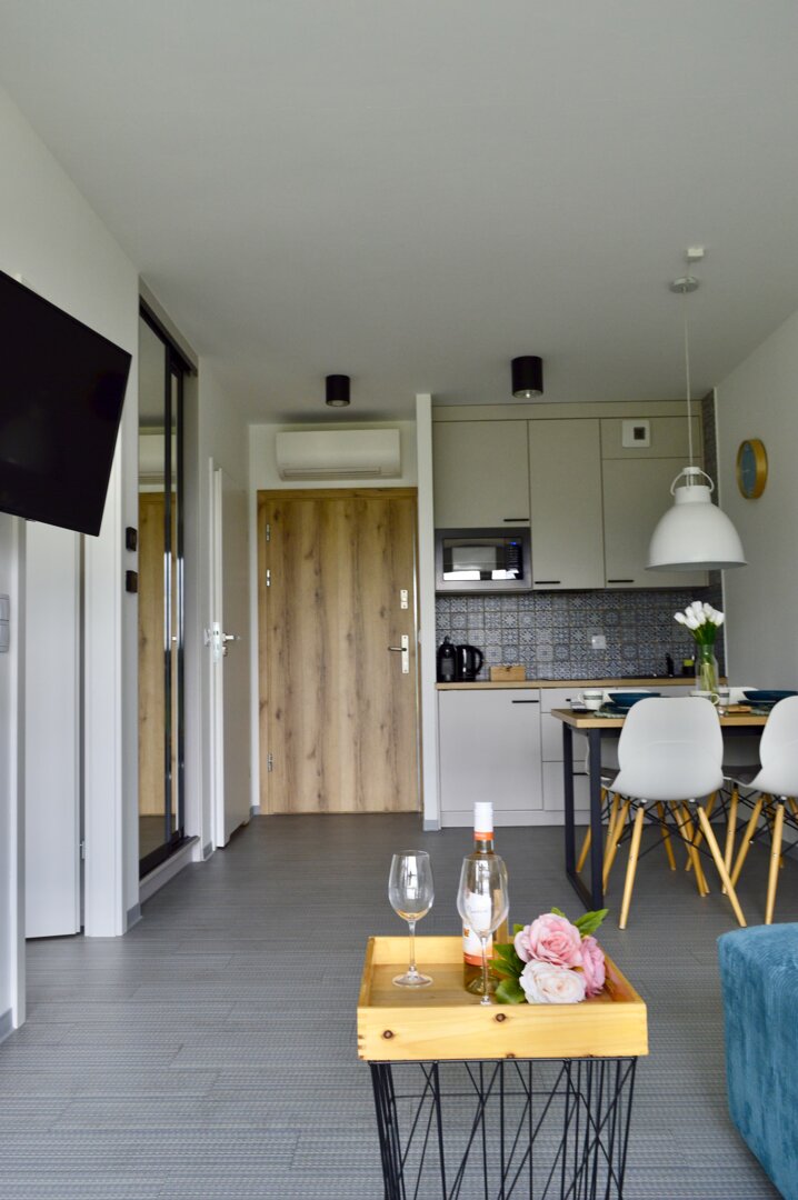 RE JOANNA DURAJ - 23