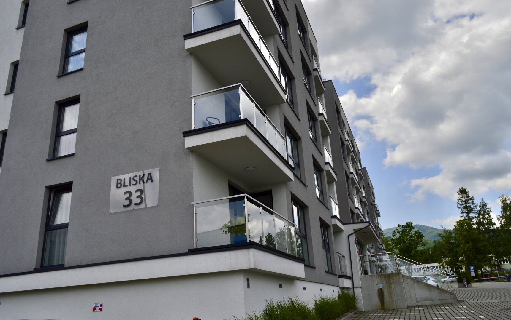 RE JOANNA DURAJ - 24