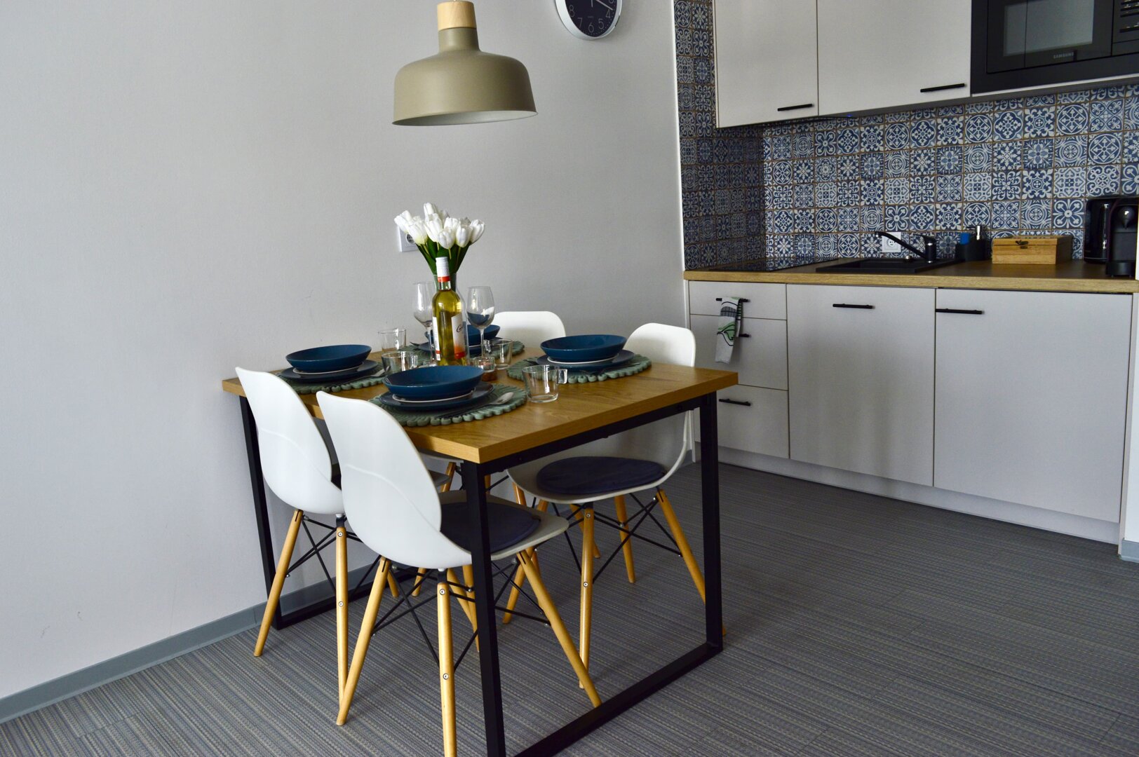 RE JOANNA DURAJ - 25