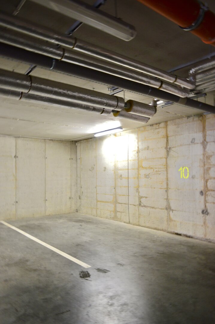 RE JOANNA DURAJ - 29