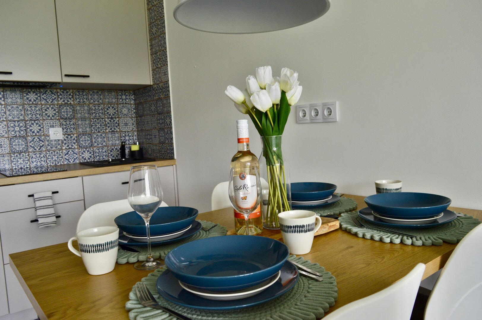 RE JOANNA DURAJ - 31