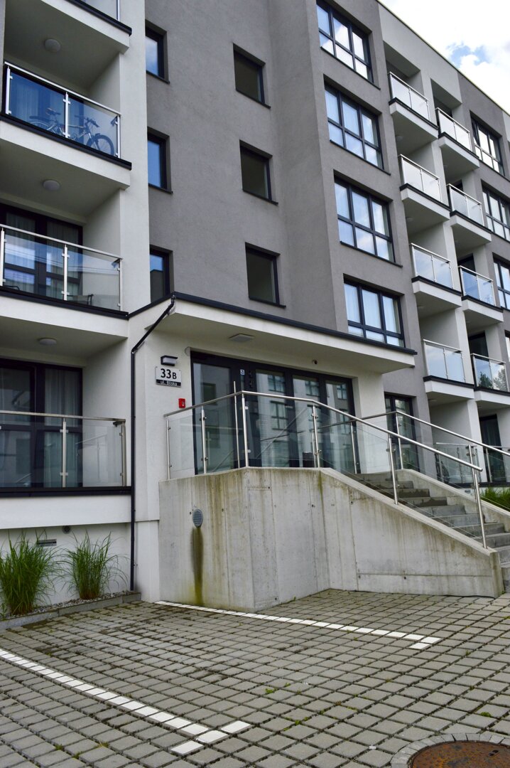 RE JOANNA DURAJ - 35