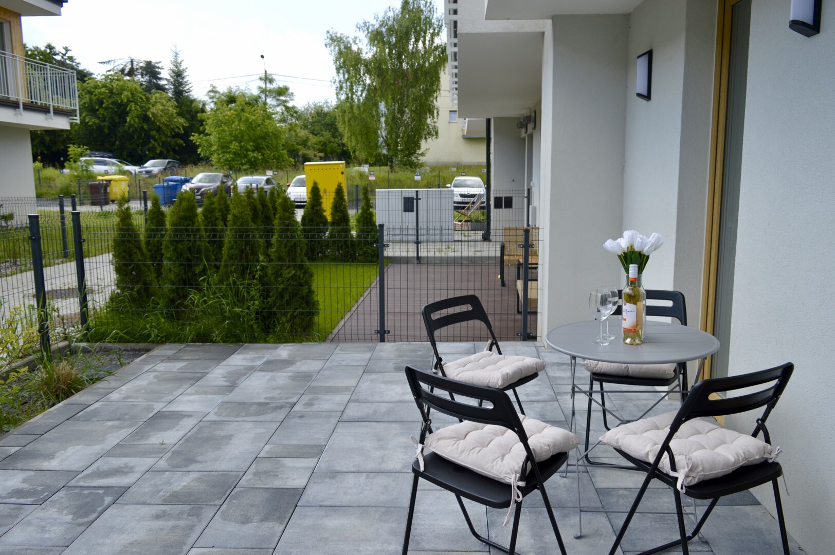 RE JOANNA DURAJ - 16