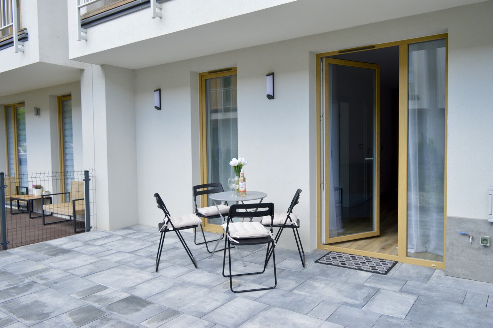 RE JOANNA DURAJ - 20